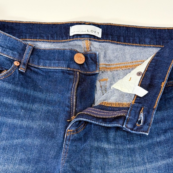 👖 LOFT Dark Blue Wash Jean Shorts – Size 4 / 27" – 10" Inseam – Retail: $60 - Picture 3 of 13